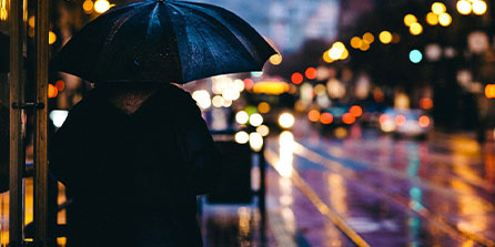 足坛一夜动态：皇马读秒绝杀，曼联新帅三连胜，曼城翻车送大礼